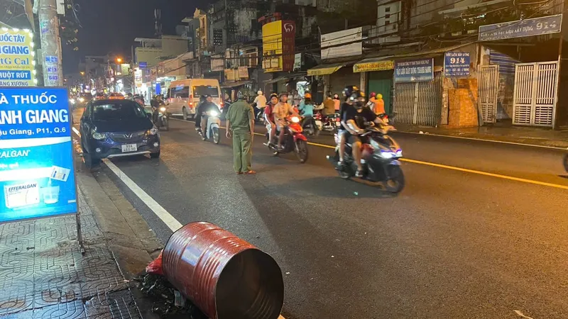 UBND quận 6 thông tin vụ thùng phuy phát nổ khiến 1 người bị thương