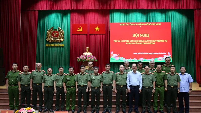 Lãnh đạo Bộ Công an, Thành ủy TPHCM cùng Ban Giám đốc Công an TPHCM tại hội nghị 