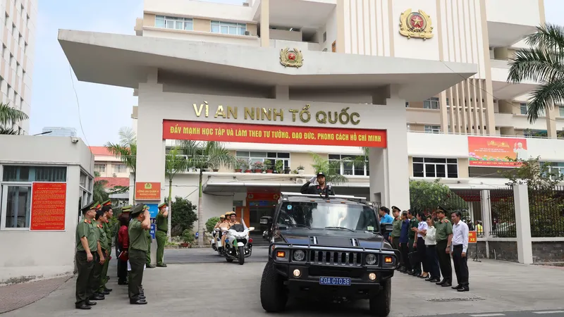 Công an TPHCM ra quân sau buổi lễ
