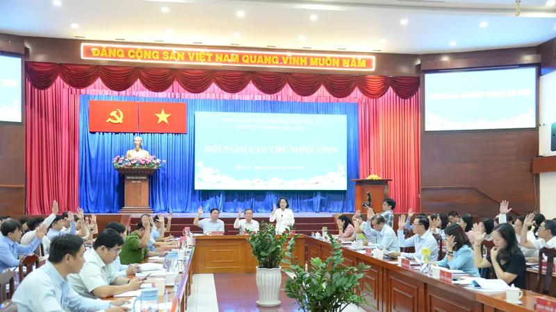 Biểu quyết thông qua chương trình nội dung hội nghị 