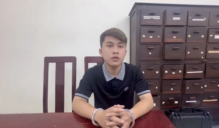 Lê Quang Nhật tại công an.