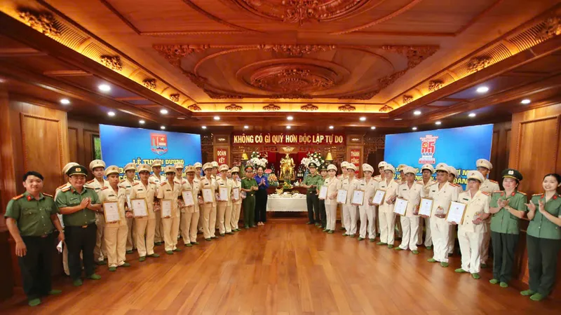 Tuyên dương 29 đảng viên xuất sắc của Công an TPHCM