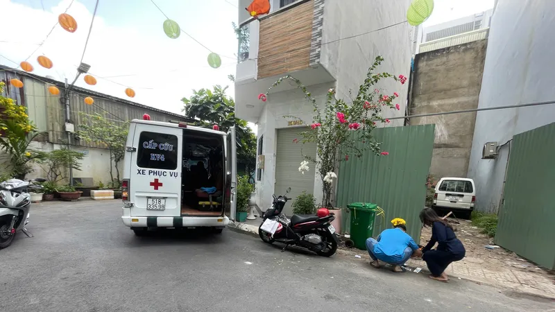 Bãi đất trống nơi dùng làm để xe phát hiện thi thể trẻ sơ sinh