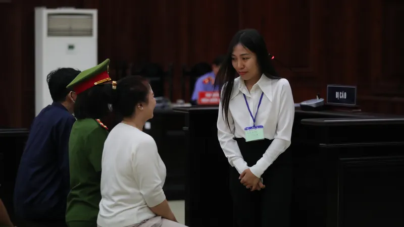 Hai nhân viên của bà Nguyễn Phương Hằng được tha tù trước hạn