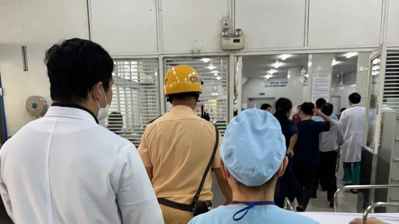 CSGT TPHCM hỗ trợ đưa người bệnh đi cấp cứu kịp thời