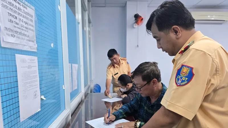 Công an TPHCM phân cấp đăng ký, cấp biển số xe cho công an 17 phường và 63 xã, thị trấn