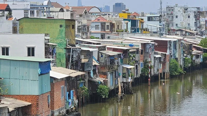 Quận 8 (TPHCM) thông tin vụ sập nhà ven kênh Đôi