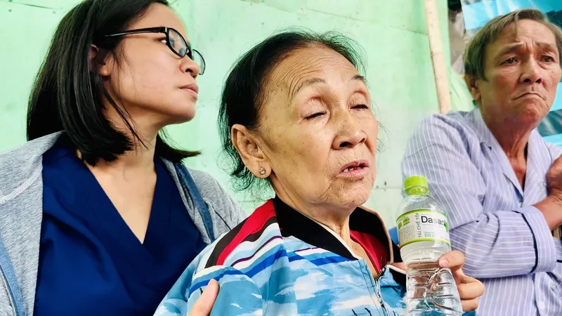 Vụ cháy ở quận 8: Ba người thân vĩnh viễn ra đi, người mẹ già gục ngã