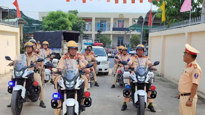 CSGT TPHCM đồng loạt ra quân, đảm bảo an toàn cho người dân về quê nghỉ lễ