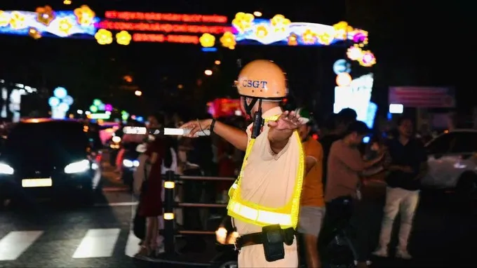 CSGT TPHCM điều tiết giao thông ở trung tâm thành phố.