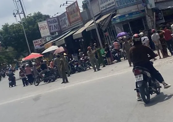 Công an phong tỏa hiện trường ngày 10-4 