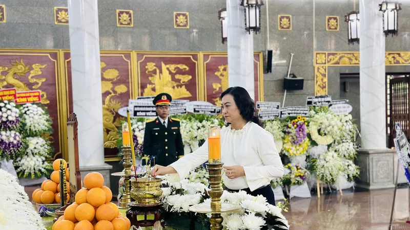 Nhiều đoàn đại biểu viếng phu nhân cố Thủ tướng Võ Văn Kiệt