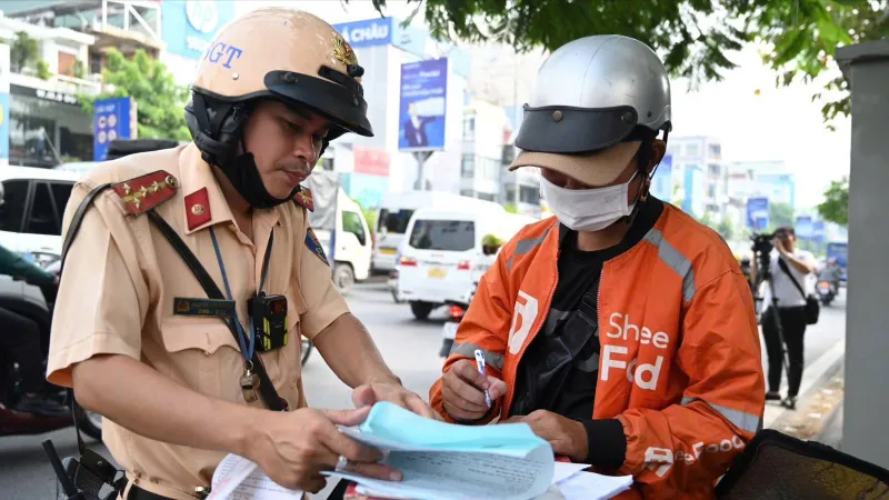 CSGT TPHCM xử lý trường hợp vi phạm 