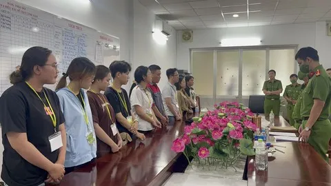 Lật tẩy chiêu trò "rút tiền mặt" thẻ tín dụng, chiếm đoạt tiền tỷ 