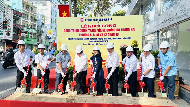 Lãnh đạo quận 10 khởi công công trình chỉnh trang vỉa hè đường Ba Tháng Hai 
