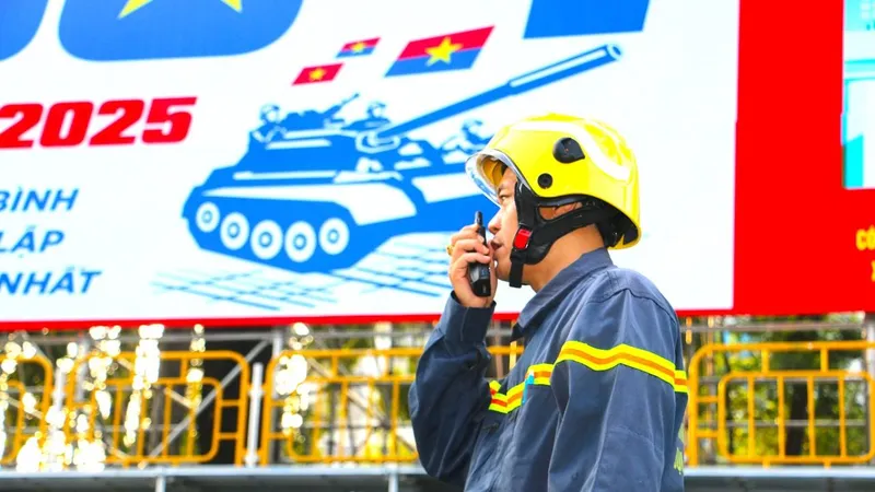 Cảnh sát PCCC túc trực trực chiến tại các khu vực trọng yếu ở quận 1 
