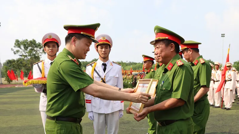 Khen thưởng 2.749 cá nhân, tập thể xuất sắc trong công tác diễu binh, diễu hành 