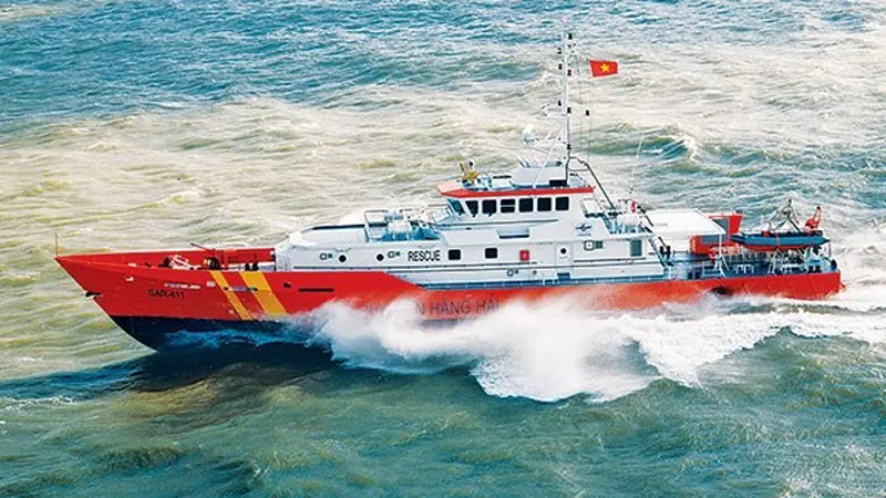 Tàu Sar 411 đi cứu nạn 