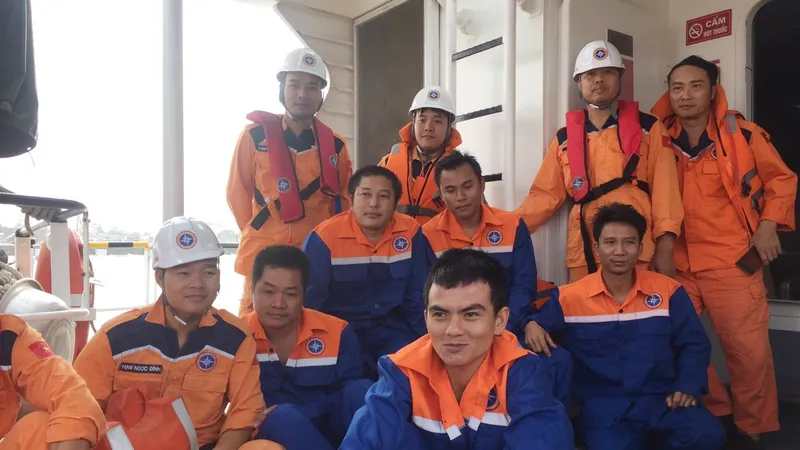 Các thuyền viên tàu Hồng Anh 69 được cứu