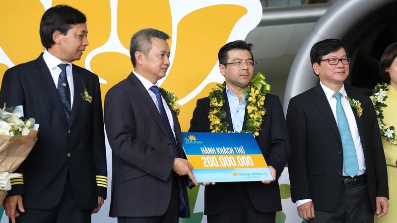 Vietnam Airlines đón hành khách thứ 200 triệu