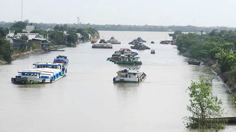 Phương tiện thủy phải lắp thiết bị nhận dạng 