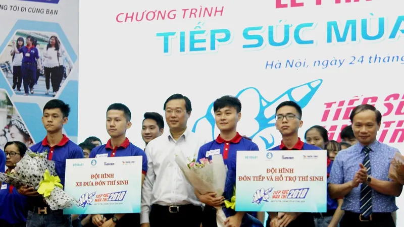 Công bố đường dây nóng hỗ trợ thí sinh có hoàn cảnh khó khăn trong kỳ thi THPT Quốc gia 2018