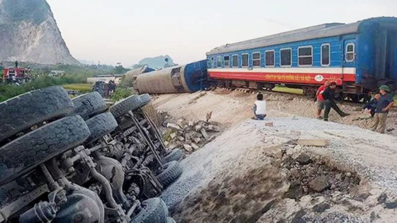 Đình chỉ công tác hàng loạt lãnh đạo, nhân viên đường sắt