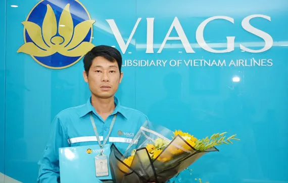 Bộ trưởng gửi thư khen nhân viên sân bay trả lại khách 1,1 tỷ đồng bỏ quên