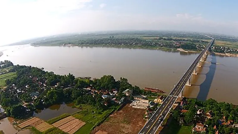 Vì sao không nên làm cáp treo vượt sông Hồng 
