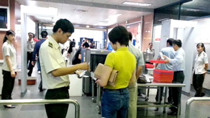 Bị phạt 7,5 triệu đồng do sử dụng giấy tờ tuỳ thân và thẻ lên máy bay của người khác