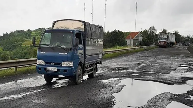 Xử lý trách nhiệm 3 cá nhân liên quan QL1 qua Phú Yên hư hỏng 