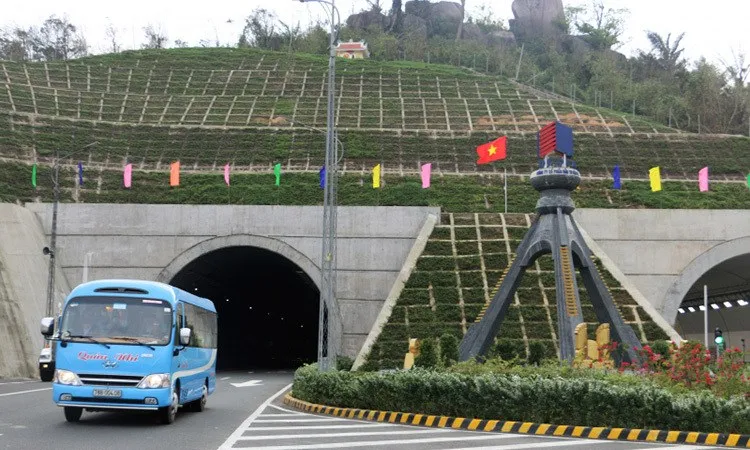 Hầm đường bộ Đèo Cả