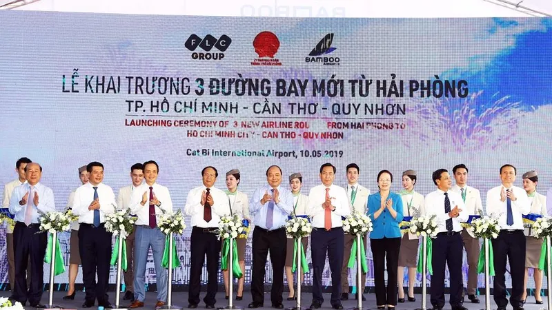 Thủ tướng Nguyễn Xuân Phúc cắt băng khai trương 3 đường bay mới của Bamboo Airways