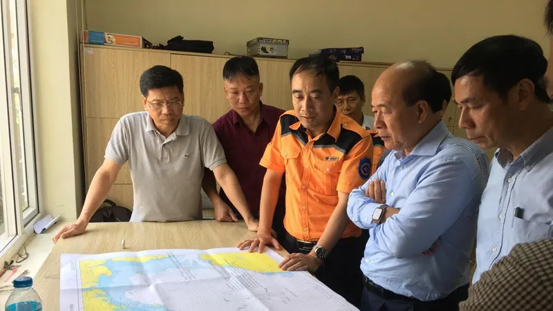 Lãnh đạo Bộ GTVT chỉ huy tìm kiếm thuyền viên mất tích