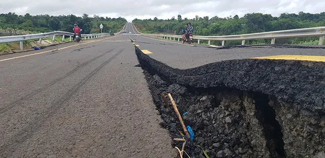 2 cá nhân bị tạm dừng phân công công tác khác để tập trung khắc phục sự cố tuyến tránh Chư Sê