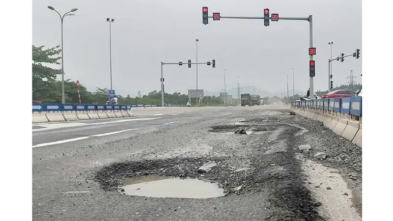 Yêu cầu xử lý dứt điểm 2 nút giao lên cao tốc Đà Nẵng - Quảng Ngãi