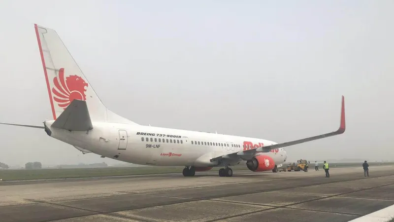 Máy bay của Hãng hàng không Malindo Air vừa phải quay đầu hạ cánh do nổ lốp
