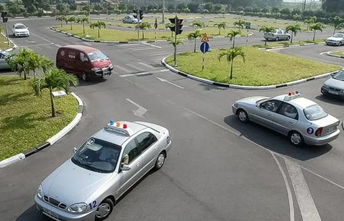Xác minh nhiều giáo viên dạy lái xe tại TPHCM dùng bằng giả