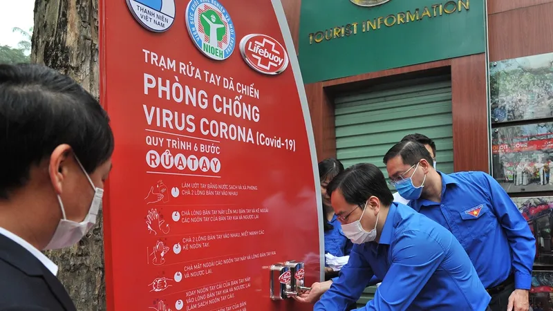 Khánh thành trạm rửa tay dã chiến đầu tiên tại Hà Nội