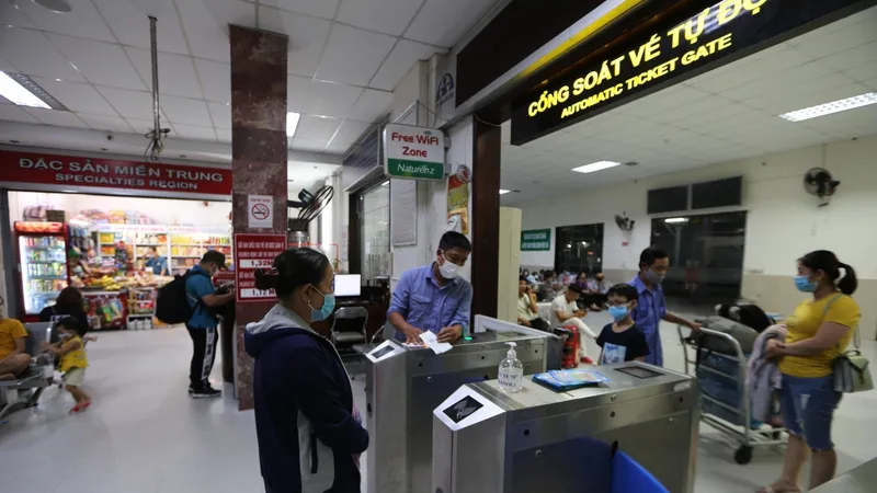 Tạm ngừng đôi tàu khách Thống nhất SE11/SE12 xuất phát tại Hà Nội, TPHCM