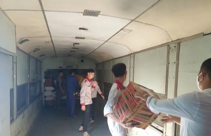 Đường sắt công bố đường dây nóng tiếp nhận vận chuyển miễn phí hàng hóa cứu trợ 