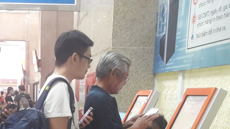 Mua vé tàu tết tại ga