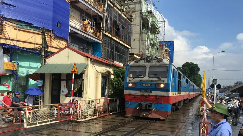 Đường sắt tiếp tục cắt giảm nhiều đoàn tàu do lượng hành khách giảm mạnh