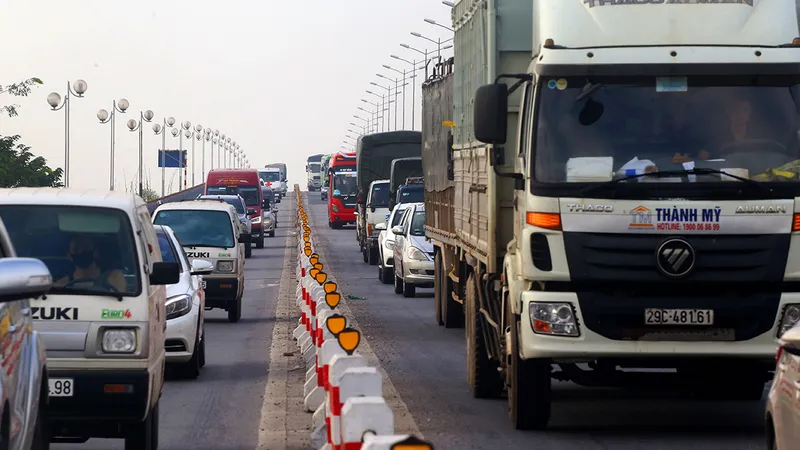 Cầu Thanh Trì thường xuyên xảy ra ùn tắc giao thông