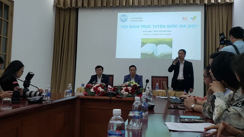 Ban tổ chức giới thiệu Hội sách trực tuyến quốc gia lần thứ 2 tại Thư viện Quốc gia (Hà Nội) ngày 15-4