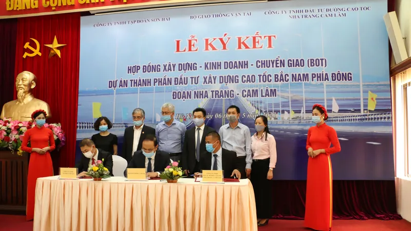 Lễ ký kết hợp đồng dự án xây dựng đường cao tốc Nha Trang- Cam Lâm