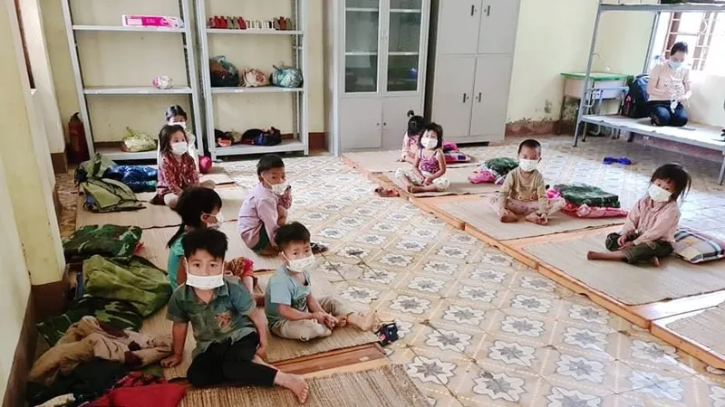 Các em nhỏ trong các khu cách ly phải sinh hoạt trong hoàn cảnh thiếu thốn