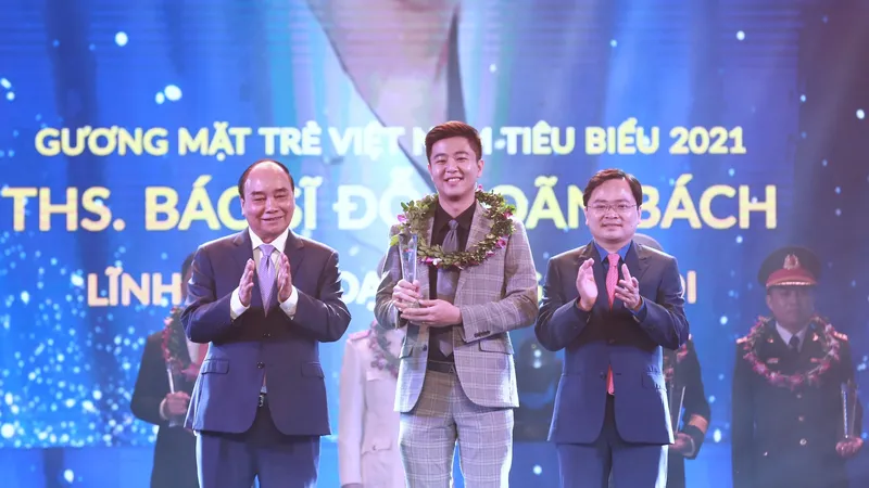 Tuyên dương 10 gương mặt trẻ Việt Nam tiêu biểu năm 2021