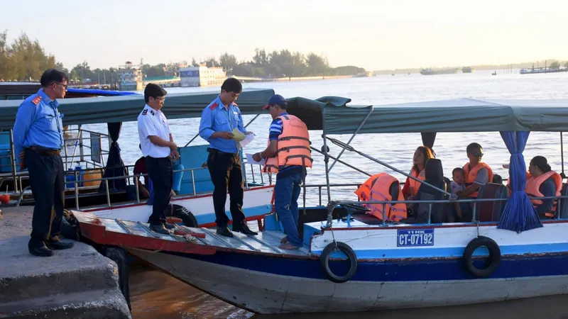 Lực lượng chức năng tăng cường kiểm tra vi phạm trong lĩnh vực đường thuỷ
