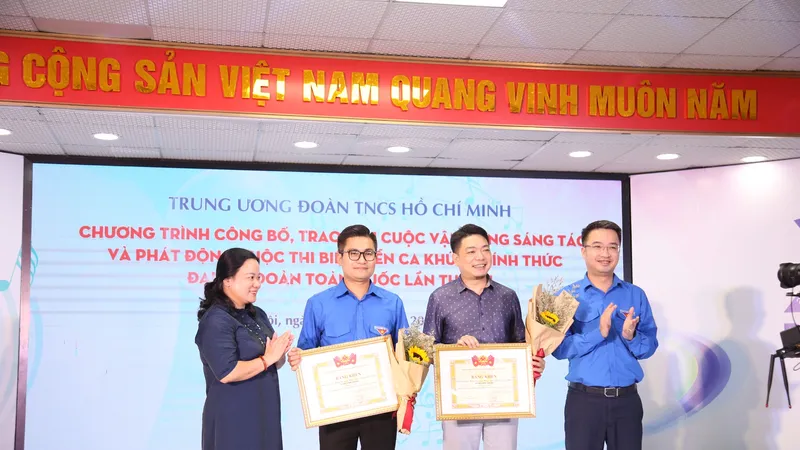 Trao thưởng cho các tác giả đạt giải trong Cuộc vận động sáng tác ca khúc Đại hội Đoàn toàn quốc lần thứ XII